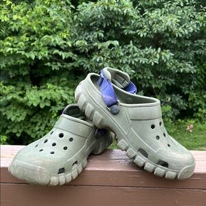 Crocs men’s size 8 women’s 10 army green with adjustable strap